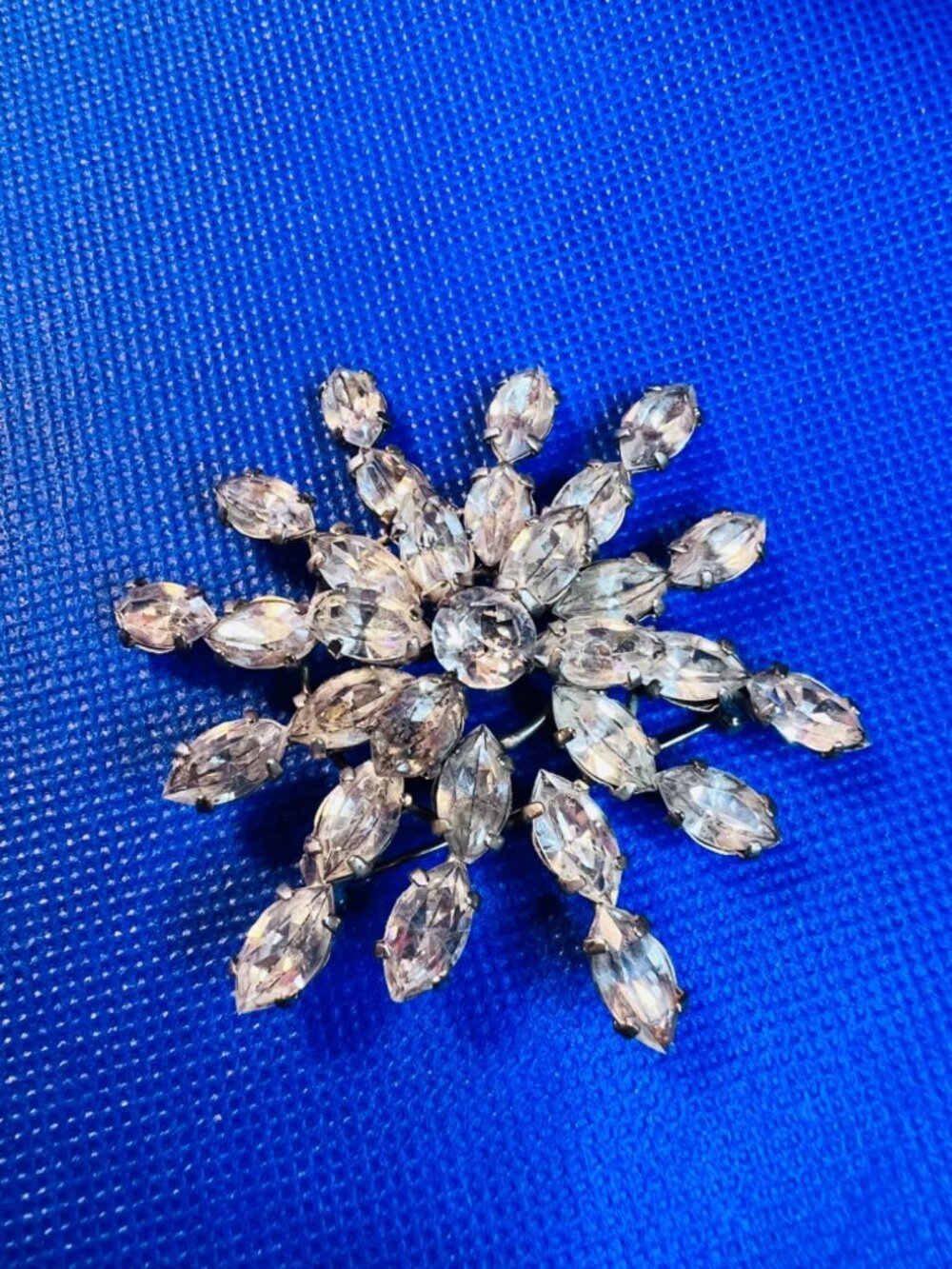 Vintage Rhinestone Snowflake Brooch Pin With Clear Crystals & Silver-Tone Settin